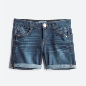 NWT Democracy Nicola “Ab”solution Cuffed Denim Short, Size 6